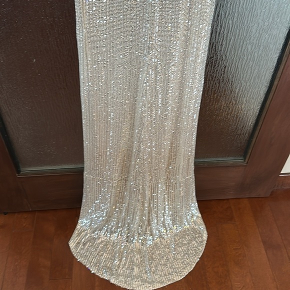 Mac Duggal Fully Sequined Scoop Back Gown Elegant Silver Sequin Gown size 2. - Picture 14 of 15